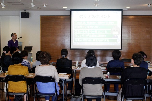 口腔ケアセミナーの様子