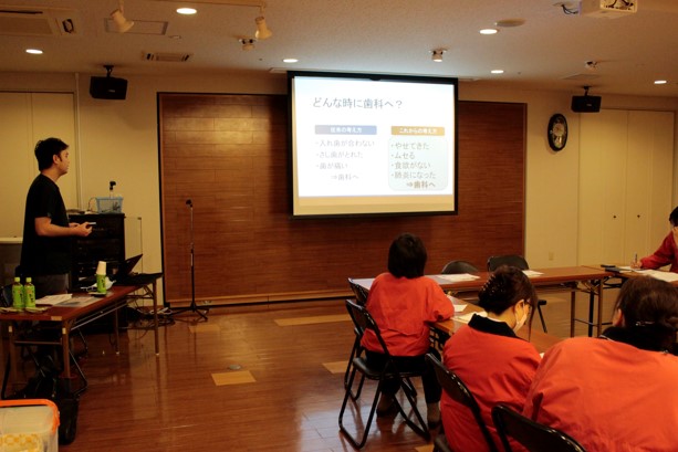 口腔ケアセミナーの様子