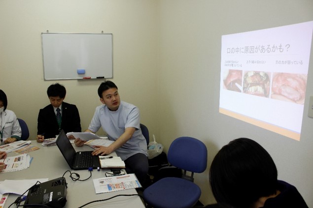 口腔ケアセミナーの様子